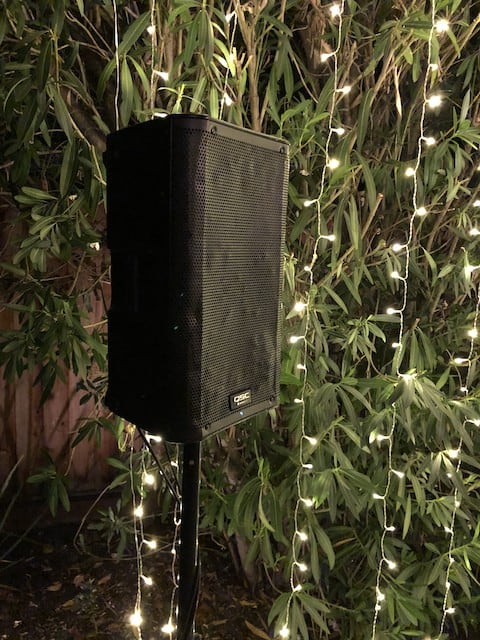 Small speaker on stand